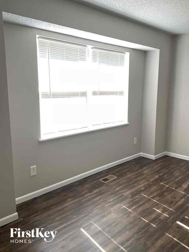 Foto del edificio - 6637 NW Hidden Valley Rd