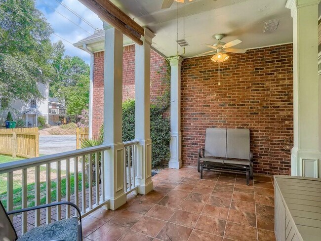 Foto del edificio - 2330 Logan Cir NE