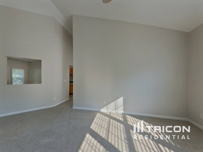 Building Photo - 318 Summit View Dr