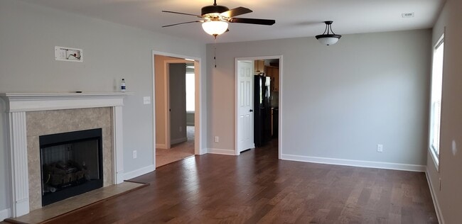 Building Photo - 516 Amberdale Cir W