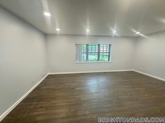 Foto del edificio - 207 Lake Shore Rd