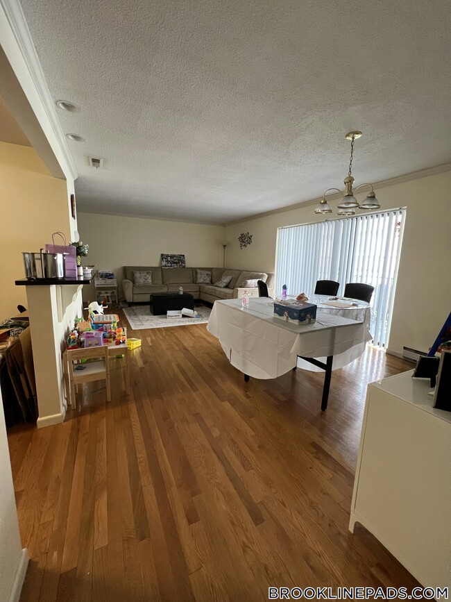 Foto del edificio - 320 Hammond Pond Pkwy