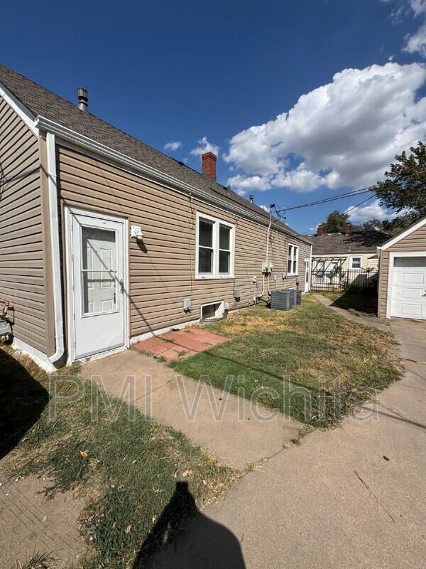 Foto del edificio - 1811 W 13th St N