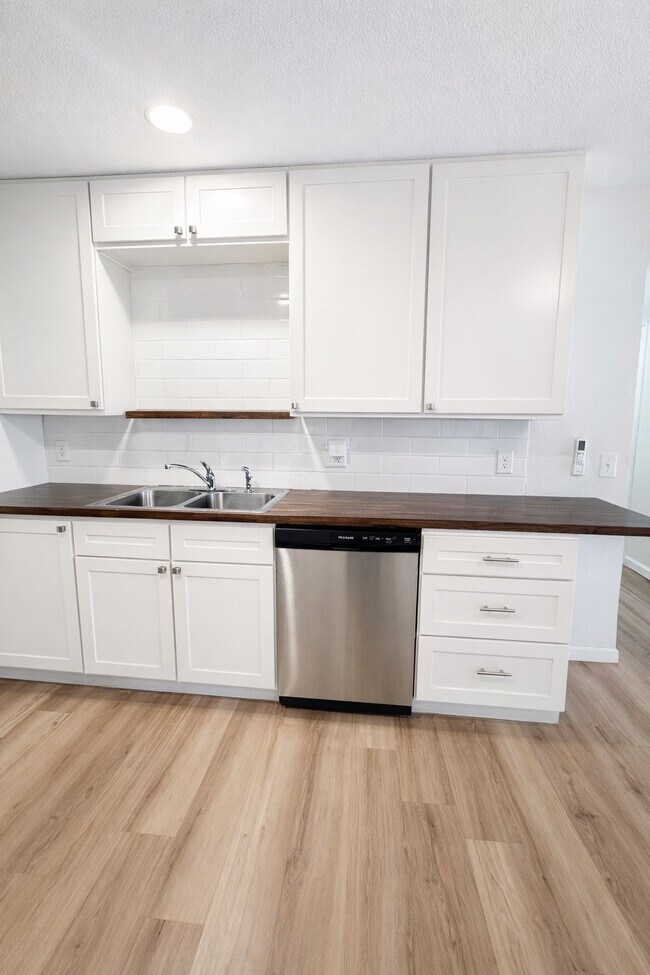 Foto del edificio - 117 Sylvia St