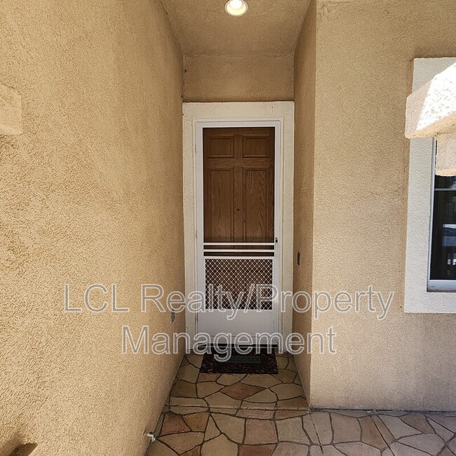 Building Photo - 28650 Shady Brook Dr