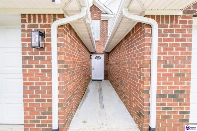 Foto del edificio - 111 Poplar Cir