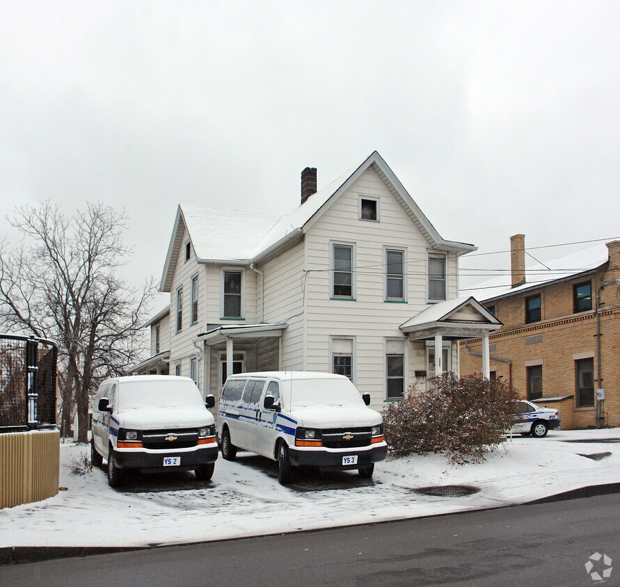 Building Photo - 251-253 Child St