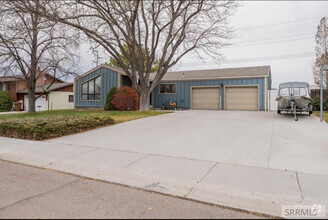 Building Photo - 5000 Pleasant View Dr