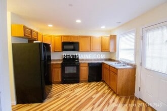 Building Photo - 44 River Village Dr