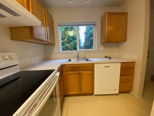 Building Photo - 10420 NE Glisan St