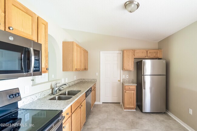 Building Photo - 3214 Garden Acres Ct E