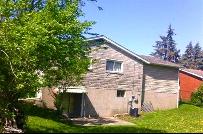 Foto del edificio - 531 Rogers Rd