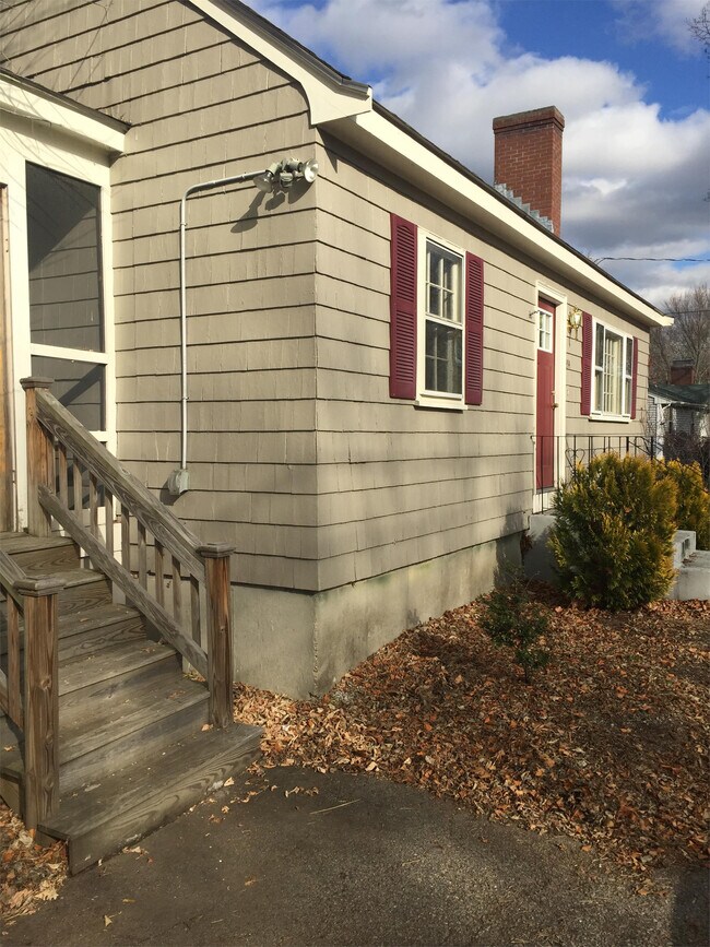 Building Photo - 394 Village St