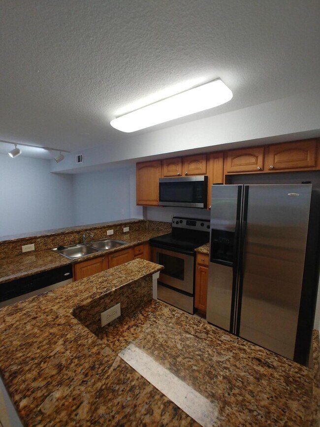 Building Photo - 231 SW Palm Dr