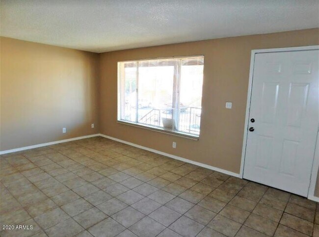 Foto del edificio - 2412 W Campbell Ave