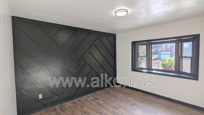 Foto del edificio - 11225 Azalea Dr