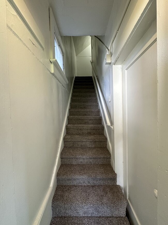 Building Photo - 207