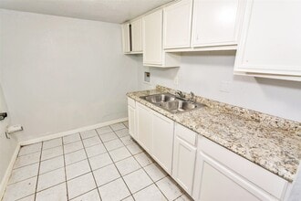 Building Photo - 9706 Farragut St