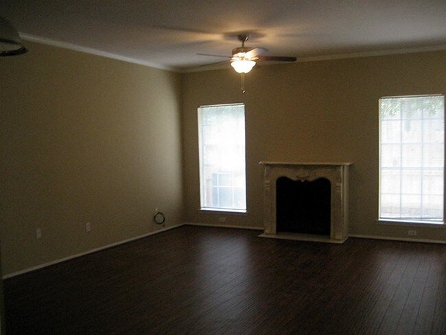 Building Photo - 17625 Red Oak Dr