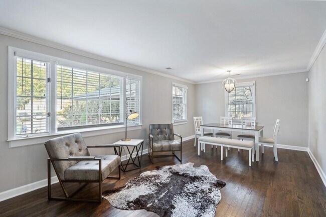Foto del edificio - 2945 Surrey Ln