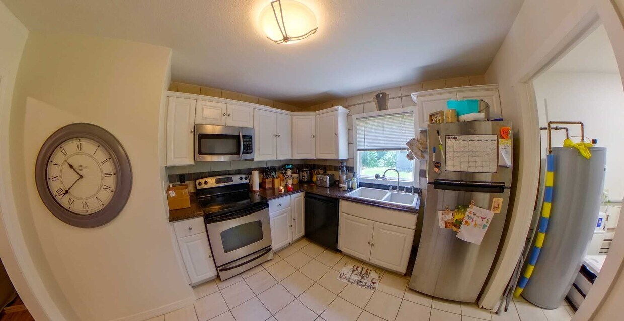 Primary Photo - 3D Tour Available! Close to Campus + Washe...