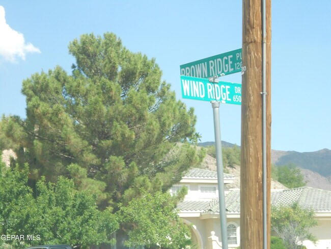 Foto del edificio - 1201 Brown Ridge Pl
