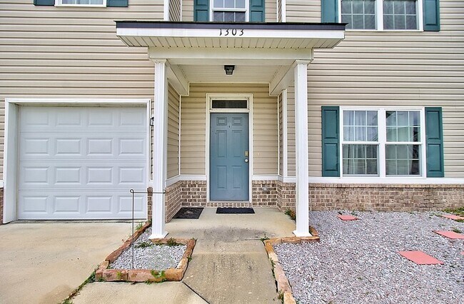Building Photo - 1303 Windrow Dr
