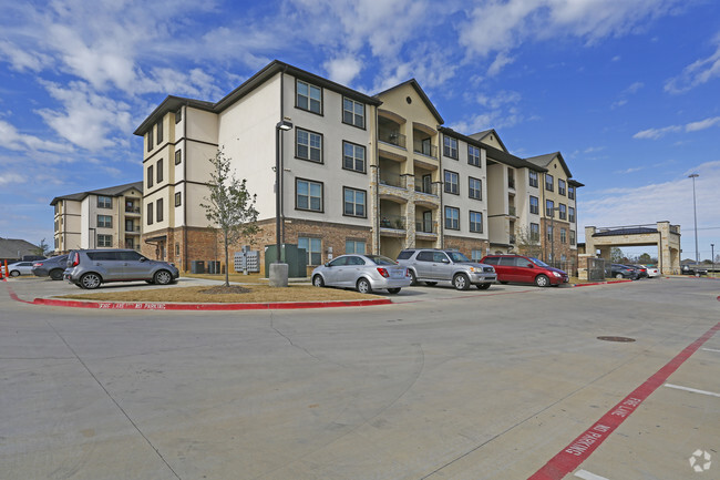 Building Photo - Gala at Oak Crest