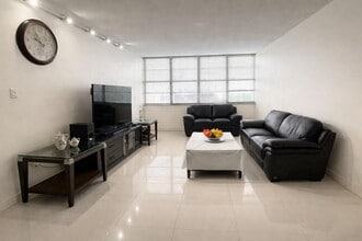 Building Photo - 1351 NE Miami Gardens Dr