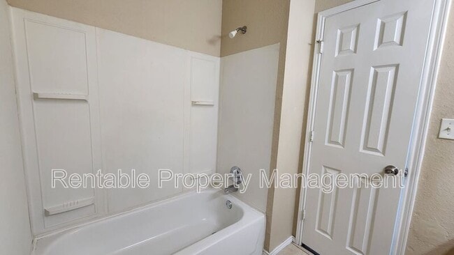 Building Photo - 110 Collett Ct