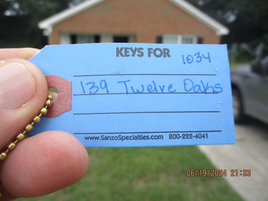 Primary Photo - 139 Twelve Oaks Ct