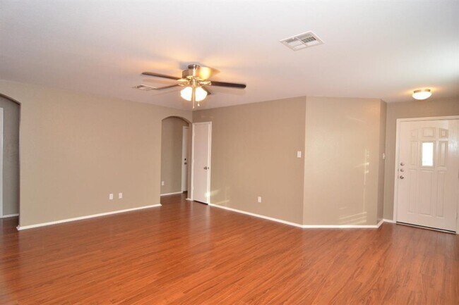 Building Photo - 806 Municipal Dr