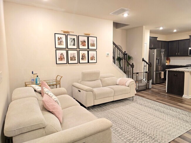 Building Photo - Spacious 3-Bed / 2.5-Bath Townhome near RTP! FREE TV & INTERNET! Reverse Osmosis Purification Sys...