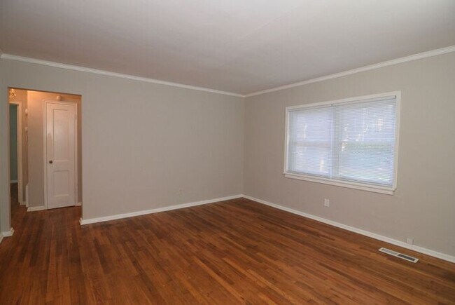 Building Photo - 2 Bedroom Condo at Country Club Hills