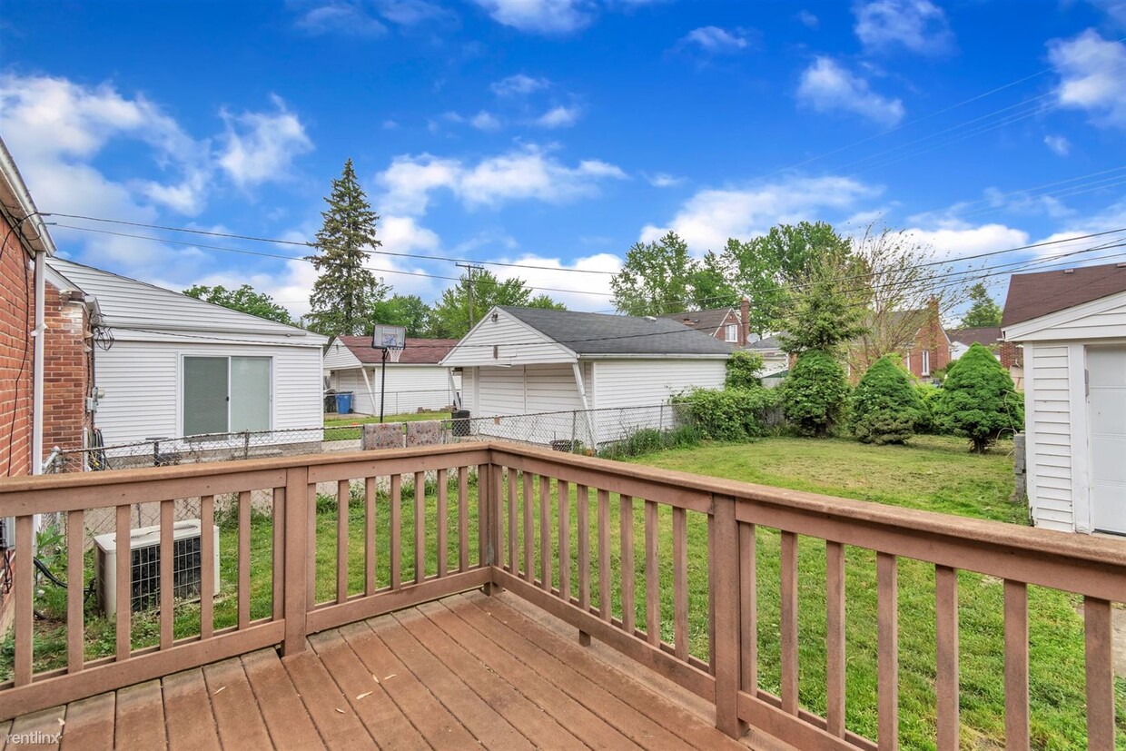 Building Photo - 3 br, 1 bath House - 8144 Riverdale St