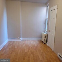 Building Photo - 4102 W Maple Ave