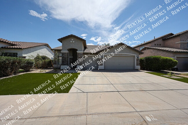 Building Photo - 2211 W Olive Way