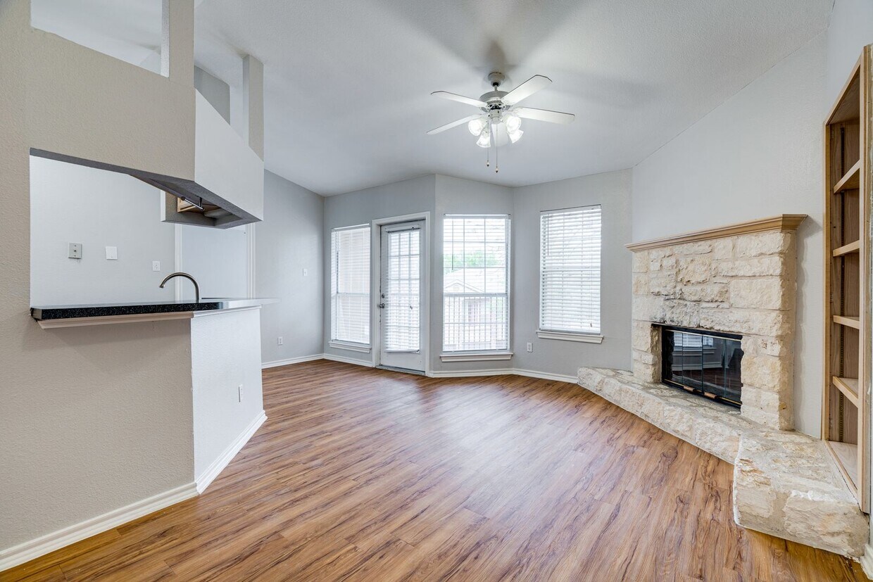 Foto principal - 1 Bedroom, 1 Bath Available Now!