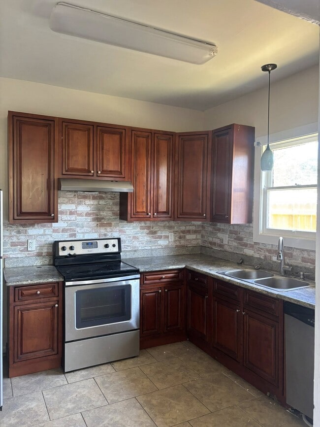 Building Photo - 113 Texas St