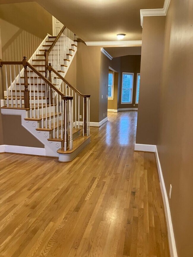 Building Photo - Improved Rent and $1500 off December Rent