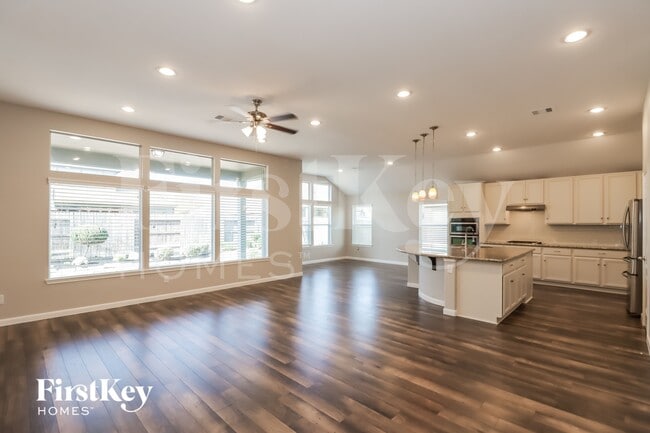 Building Photo - 6011 Little Grove Dr
