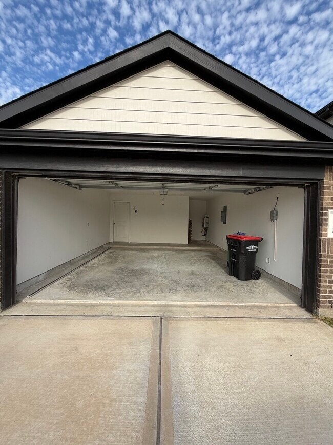 Building Photo - 31138 Delamere Turn Trial