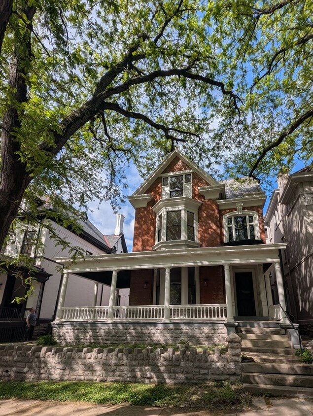 Building Photo - Beautifully Renovated, Elegant Apartments in Historic Covington
