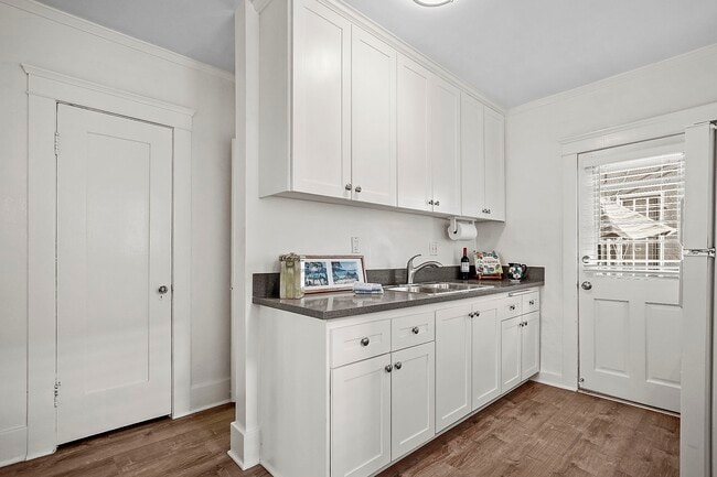 High end renovated kitchen - 1916 3rd St