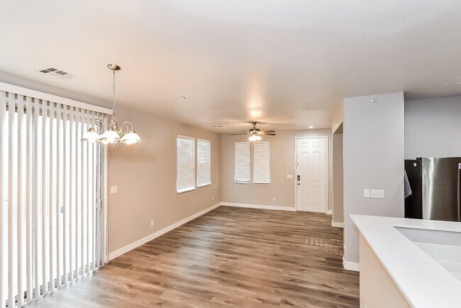 Foto del edificio - 10721 Mystic Shore Ave