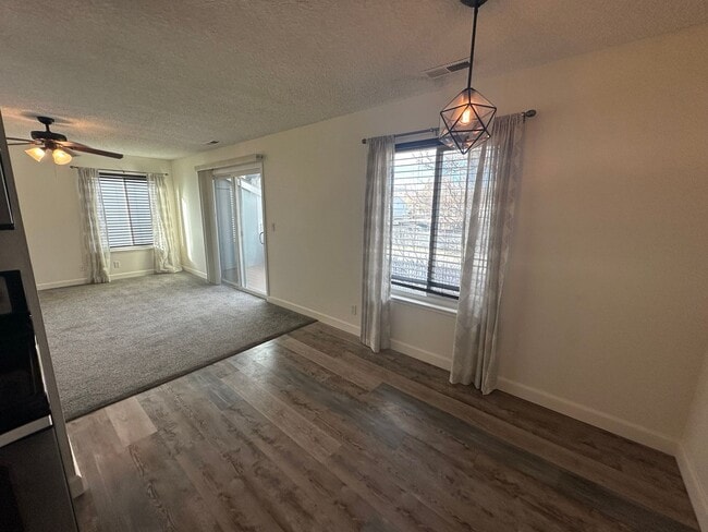 Foto del edificio - Modern Reno apartment 2 bedroom 1 bath! Co...