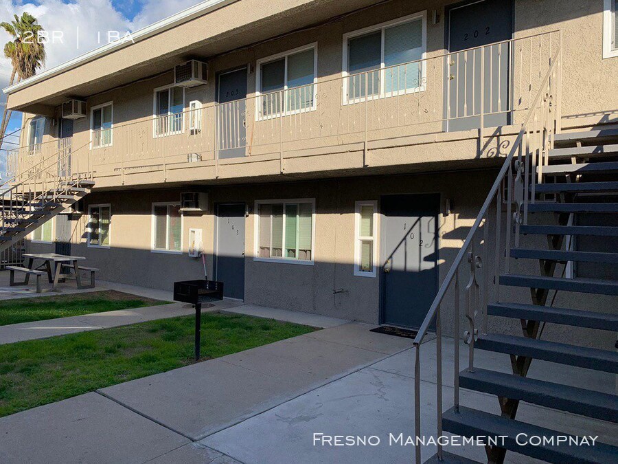 Primary Photo - 1360-1370 E Bulldog Ln