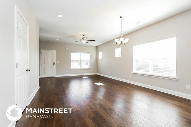 Building Photo - 608 Oakvale Ln