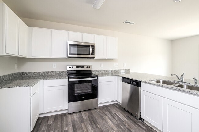 Building Photo - 1059 Manor Dr