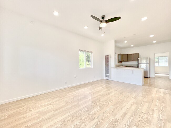 Foto del edificio - 6146 Mesa Ave